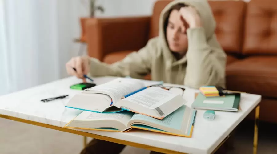 Which is the best study table to buy online in India?